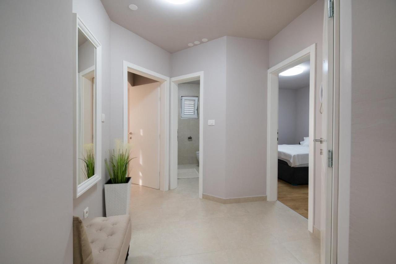 Brand New Aparment With Sea View & Swimming Pool At Ciovo - Villa Fiorentini Trogir Exterior foto