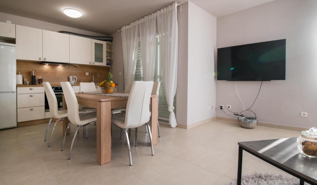 Brand New Aparment With Sea View & Swimming Pool At Ciovo - Villa Fiorentini Trogir Exterior foto